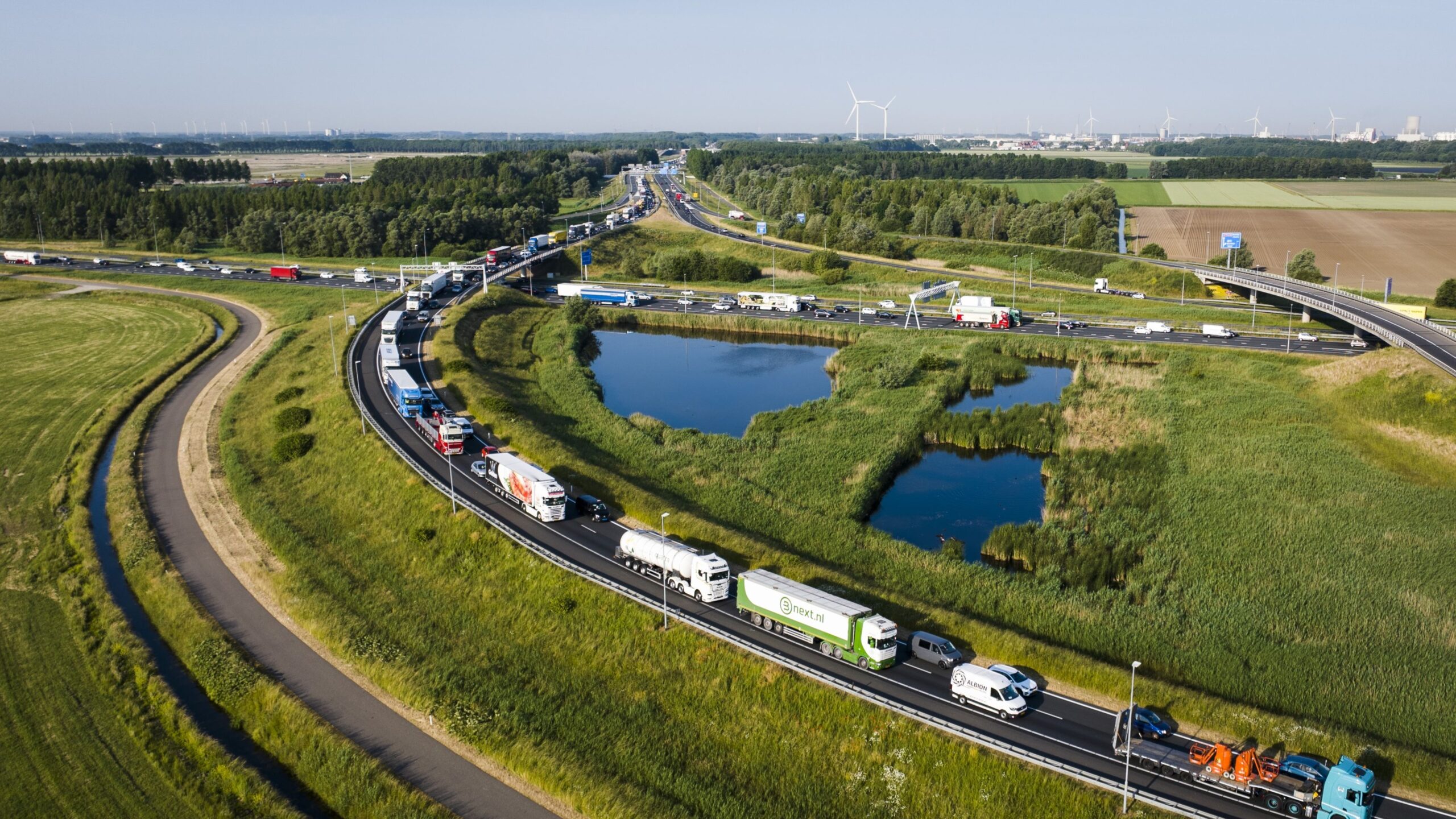 Drukte op omleidingswegen door afsluiting Haringvlietbrug