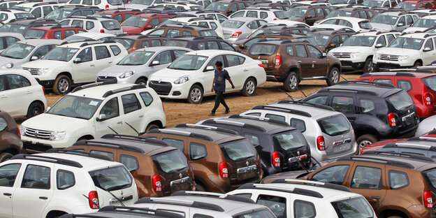 Ganz viele ältere Renault-Autos Ganz viele ältere Renault-Autos