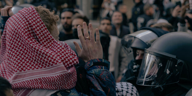 Demonstration mit Polizei. Demonstration mit Polizei.