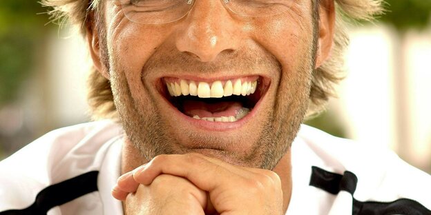 Die strahlend-weißen Zähne im Mund von Jürgen Klopp Die strahlend-weißen Zähne im Mund von Jürgen Klopp