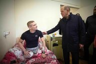 Olaf Scholz in der Ukraine: Nicht ohne leere Hände