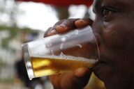 So bleibt das Bier energiesparend kalt: Von der Sonne schön gekühlt