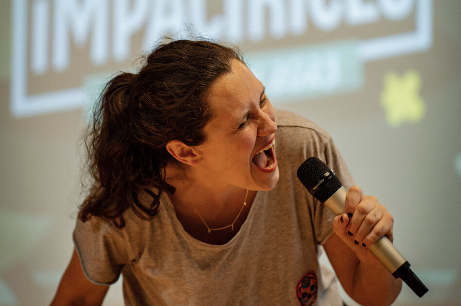 Engagierter Stand-Up: Lachen gegen die Öko-Angst