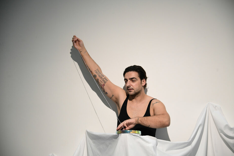 Todesdrohung gegen schwulen Künstler: Kleinteiliger Widerstand