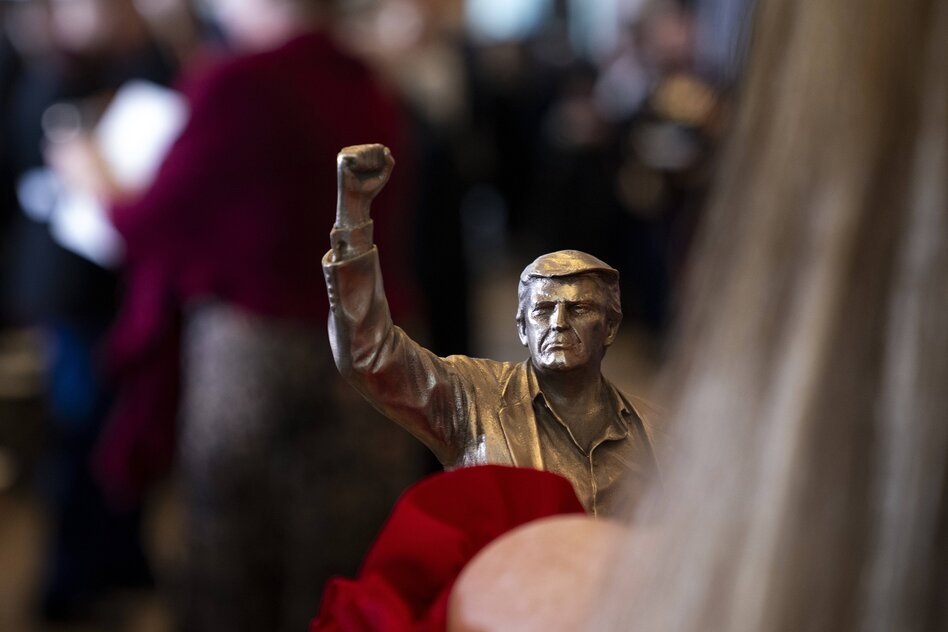 Überlappungen von „Trump“ und „Rassist“: Apples freudsche Transkription