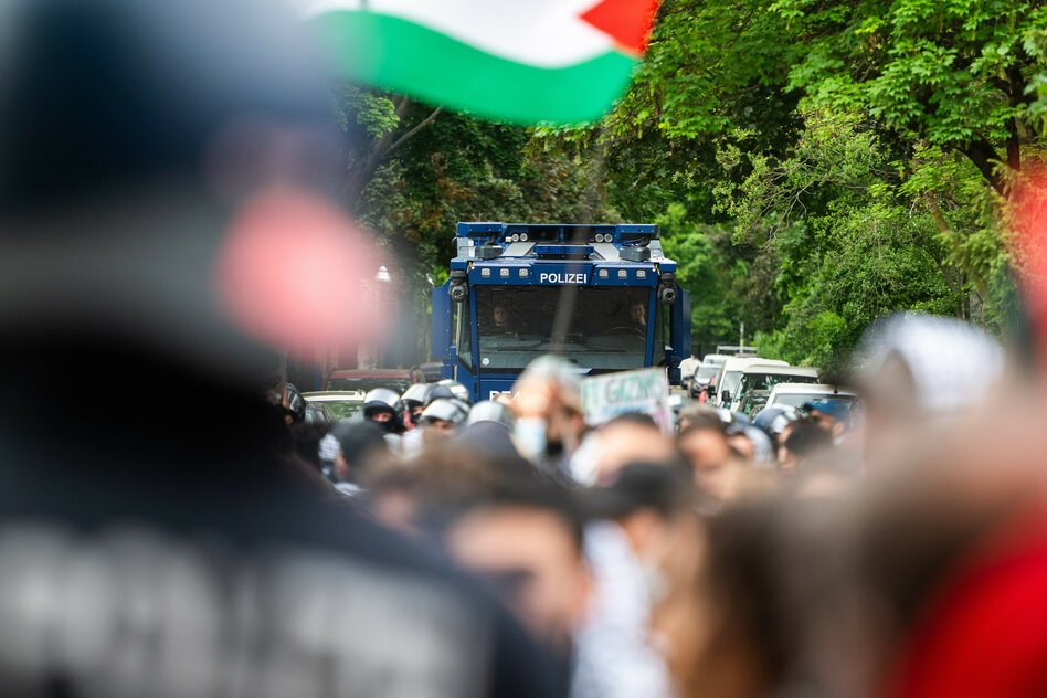 Debatte um Demonstrationsrecht: Wer bringt die Demokratie in Gefahr?