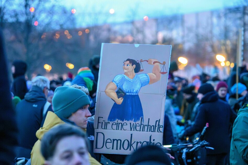 Einsamkeit bei jungen Menschen: Eine Gefahr auch für die Demokratie