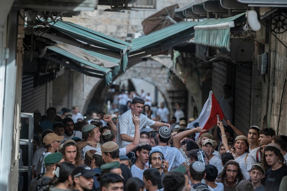 Feier des Jerusalemtages: Zwischen Gewalt und Blumen
