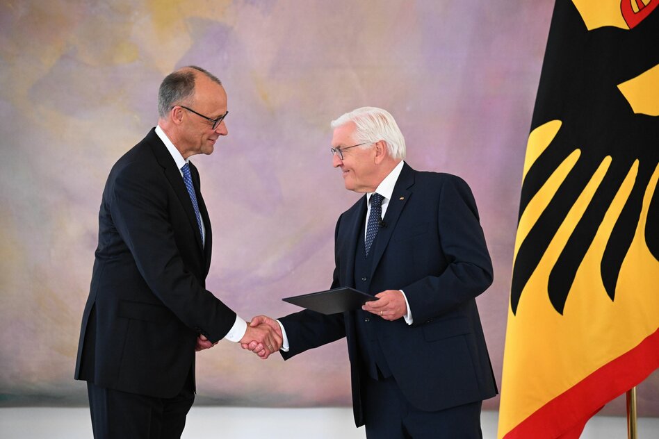 Kanzlerwahl mit zwei Wahlgängen: Sensation: Abgeordnete sind auch Menschen