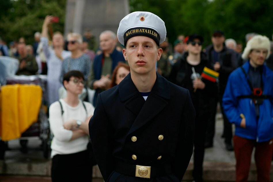 Pistorius und Merz bei Brigade Litauen: Die deutsche Haubitze ist echt