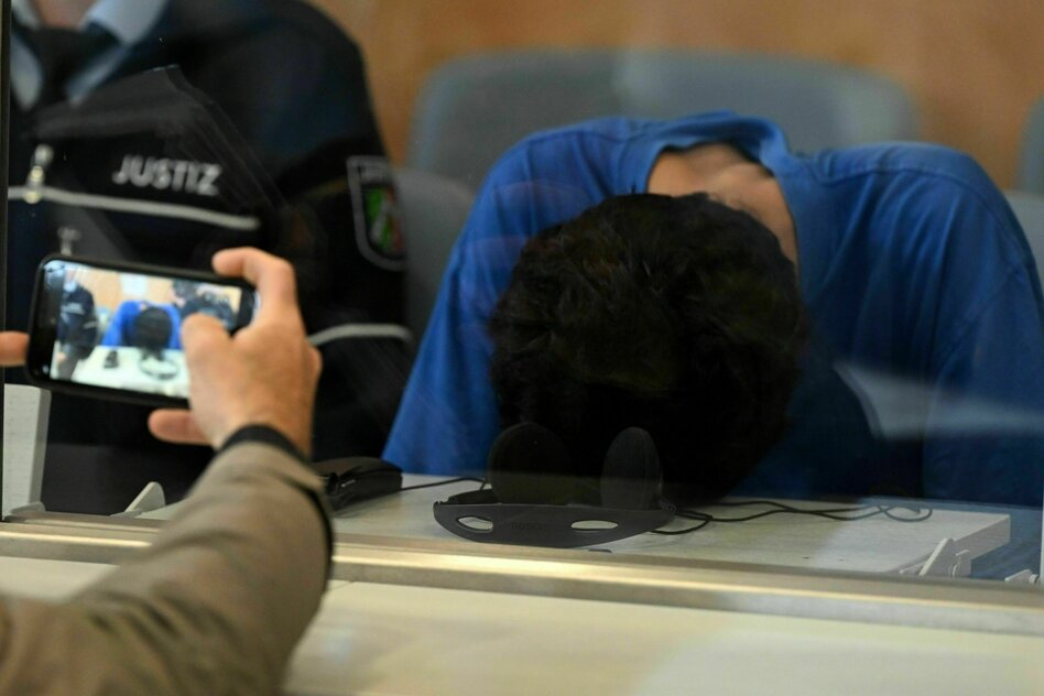 Prozessauftakt Solingen-Attentat: Angeklagter spricht sich selbst schuldig