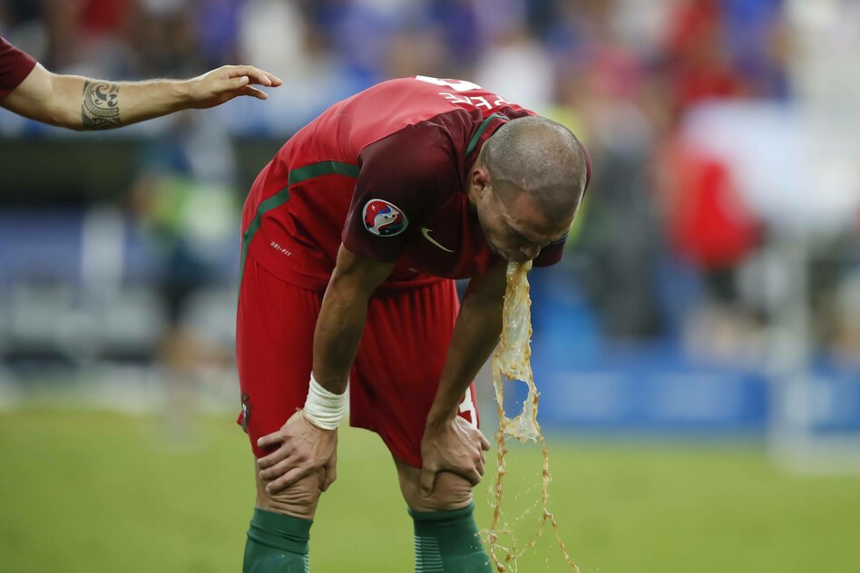 Reportersprache in der Stilkritik: Mit Galle und Wille gegen den Ball