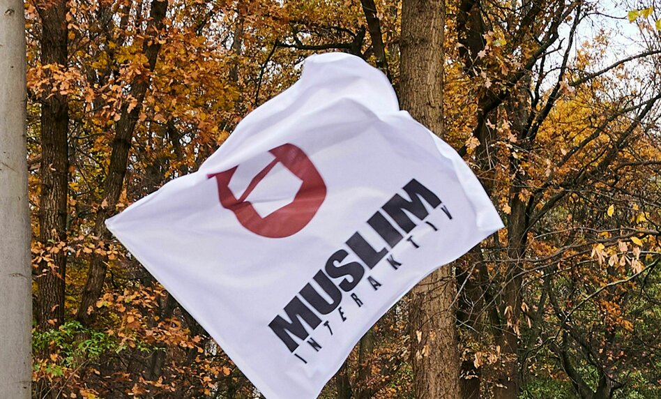 Durchsuchungen in mehreren Bundesländern: Dobrindt verbietet islamistischen Verein Muslim Interaktiv