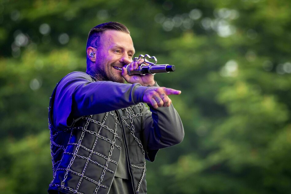 Fake News auf KI-Websiten: Wie KI eine Journalistin zur Frau von Kontra K macht