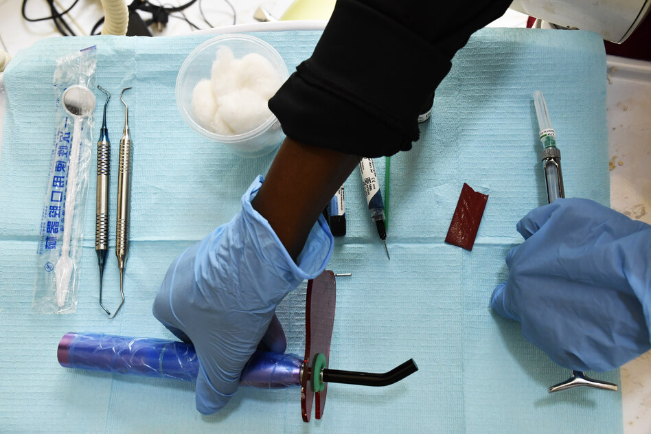 Geflüchtete Ärzte in Uganda: Heilen im Exil