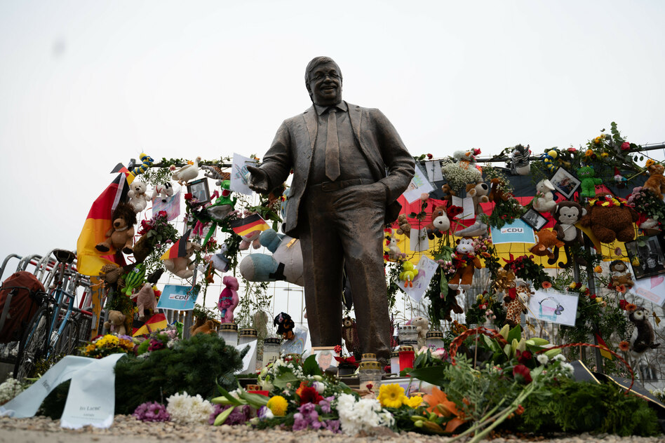 Lübcke-Statue in Berlin-Mitte: Familie war in Aktion nicht eingebunden