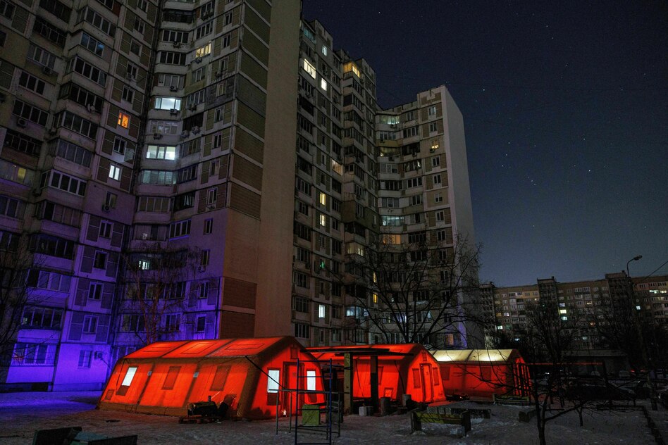 Blackouts durch russische Luftangriffe: Wintertage ohne Strom und Heizung in Kyjiw