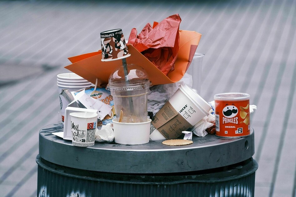 Blauer Engel vergeben: Weniger Verpackungsmüll beim Versand und in der Gastronomie