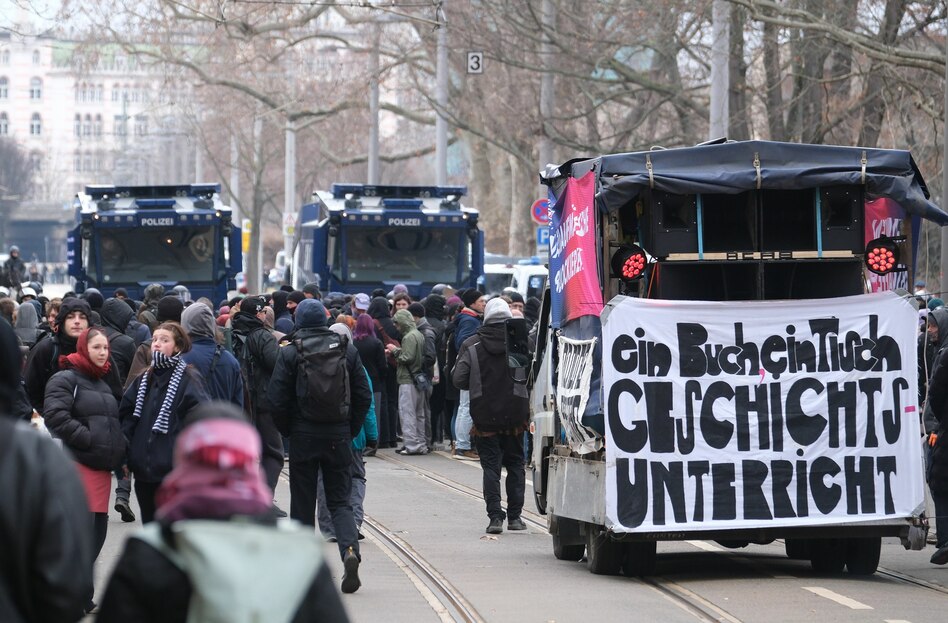 Rechtsextremer Aufmarsch in Dresden: Polizei mit Großaufgebot vor Ort