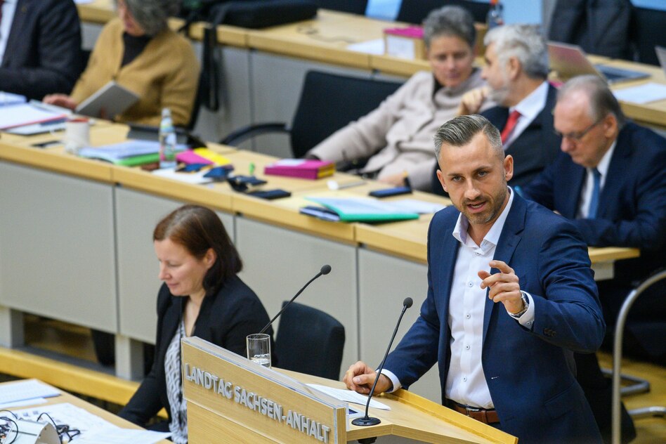 Vetternwirtschaft in der AfD: 16 Jobs bei einer Abgeordneten, 10 beim Spitzenkandidaten