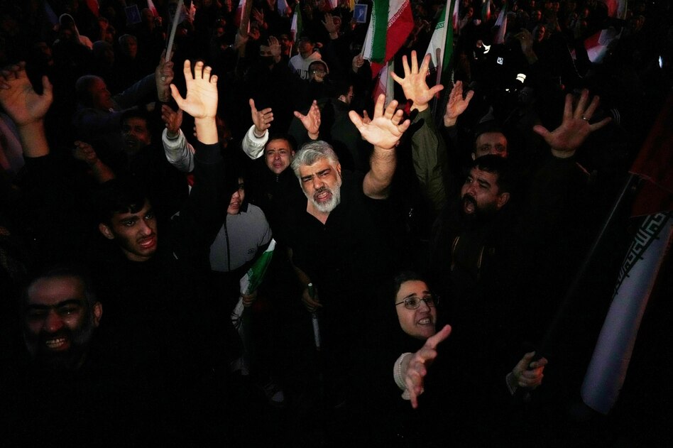 Iran: Der Diktator ist tot, es lebe die Diktatur!