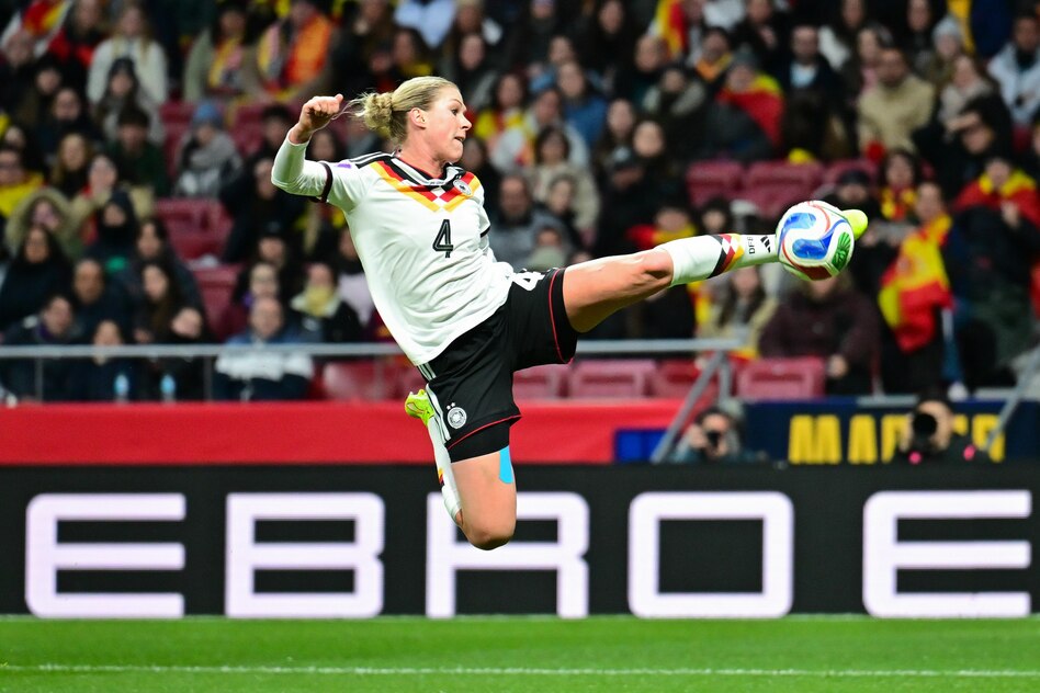 Rebecca Knaak über Frauenfußball: „Wir sind so weit, dass wir eigenständig werden“