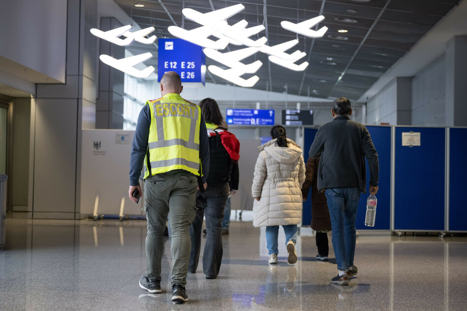 Abschiebebeobachtung in Hamburg: Protokolle der Kälte