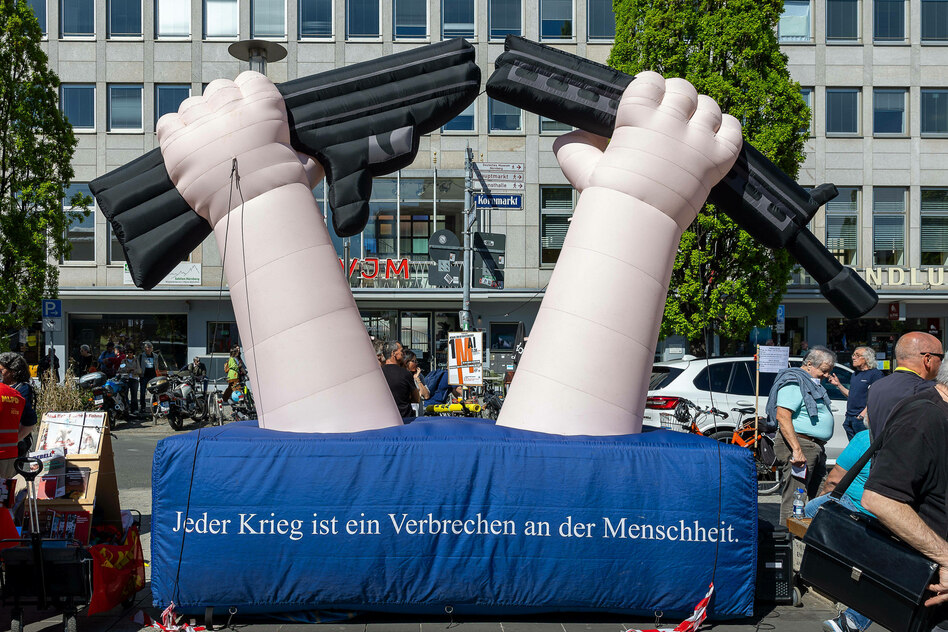 Forscher über schwache Friedensbewegung: „Eine Mehrheit glaubt, mehr Waffen verhindern Krieg“