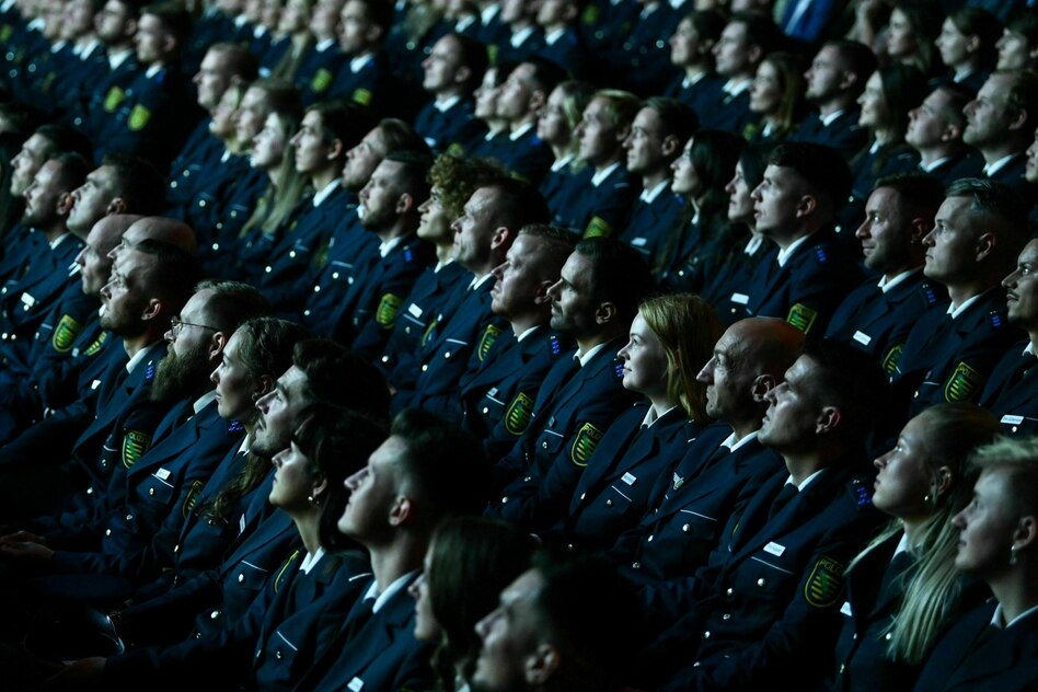 Polizeigesetz in Sachsen: Grüne wollen auf KI verzichten und auf Drohnen schießen