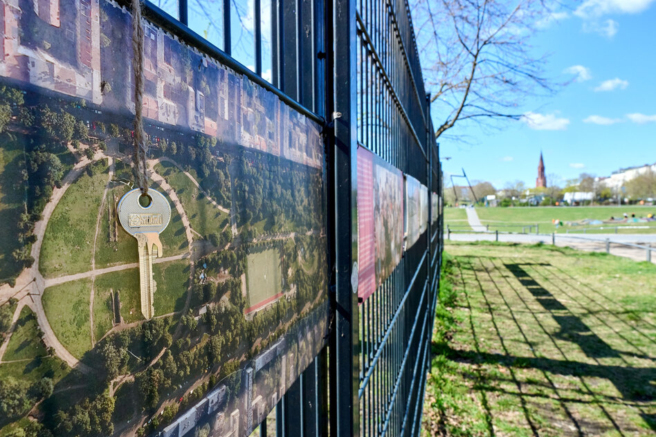 Protest gegen den Görli-Zaun: Osterhasen verteilen Görli-Schlüssel