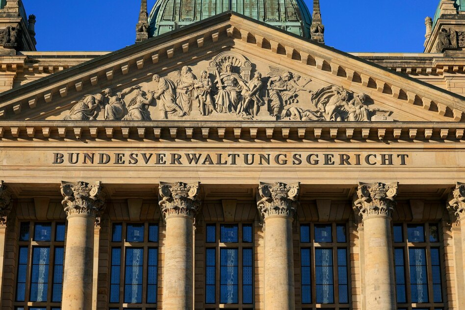 Verbot der „Artgemeinschaft“ bestätigt: Kein Christbaumschmuck mit Hakenkreuzen mehr