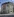 Ein altes Haus, an der Fassade ist eine deutsche Inschrift undeutlich zu erkennen
