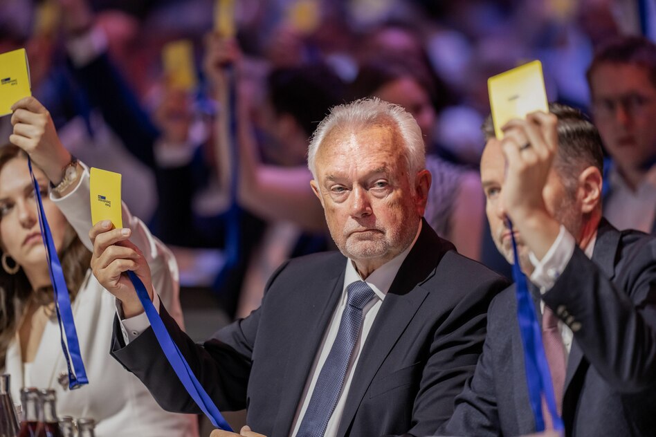 FDP-Bundesparteitag: Kubicki mit Ach und Krach zum neuen FDP-Chef gewählt