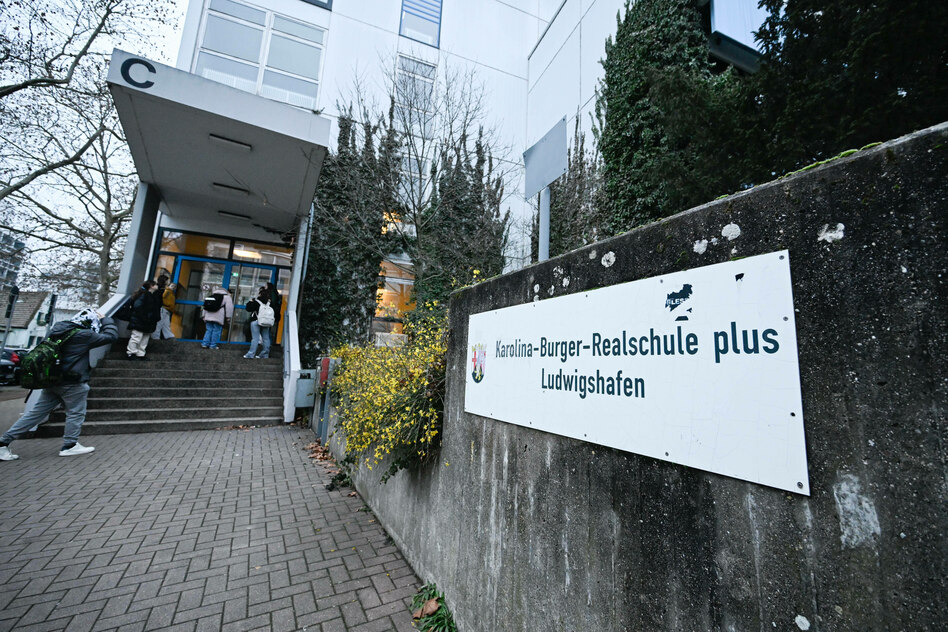 GEW über Polizei auf dem Schulhof: „Keine dauerhafte Lösung“