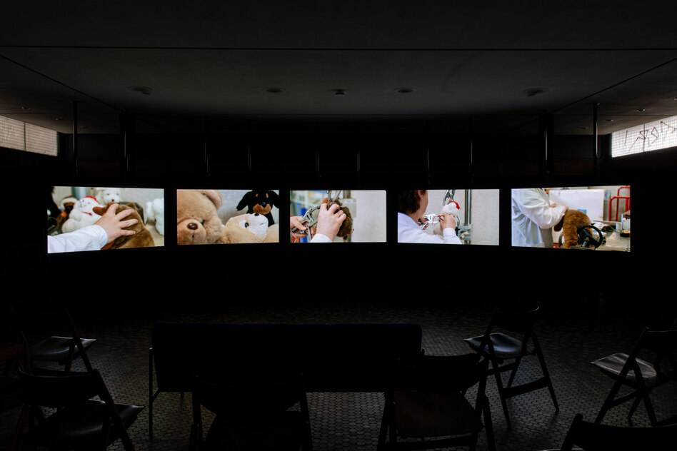 Filmkünstler É. Baudelaire im CCA Berlin: Wie fühlt sich die Gesellschaft an?