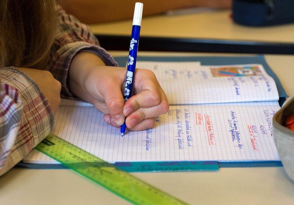 Sinus-Jugendstudie: Mädchen sind von der Schule gestresster als Jungen