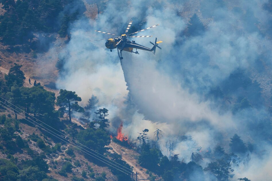 Waldbrände in Europa und den USA: Zehntausende müssen fliehen