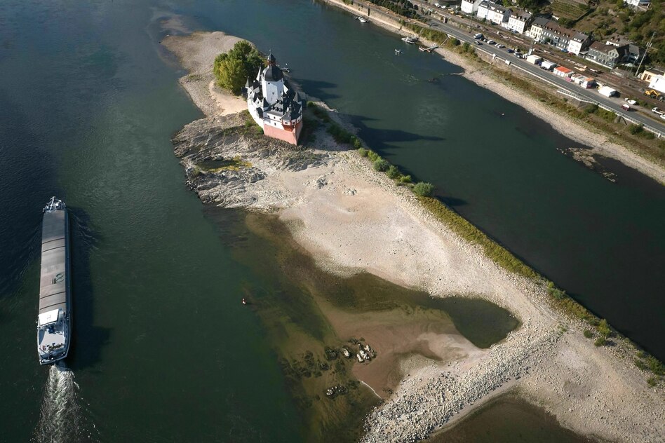 Zu wenig Wasser im Rhein: Es droht Schaden für die Wirtschaft