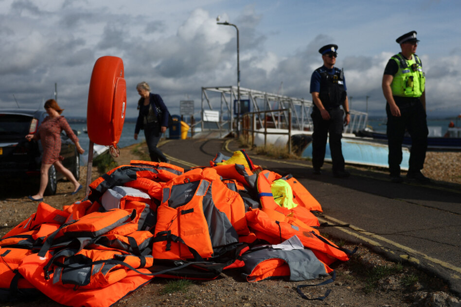 Migration über den Ärmelkanal: Rechte blockieren Hafen von Portsmouth