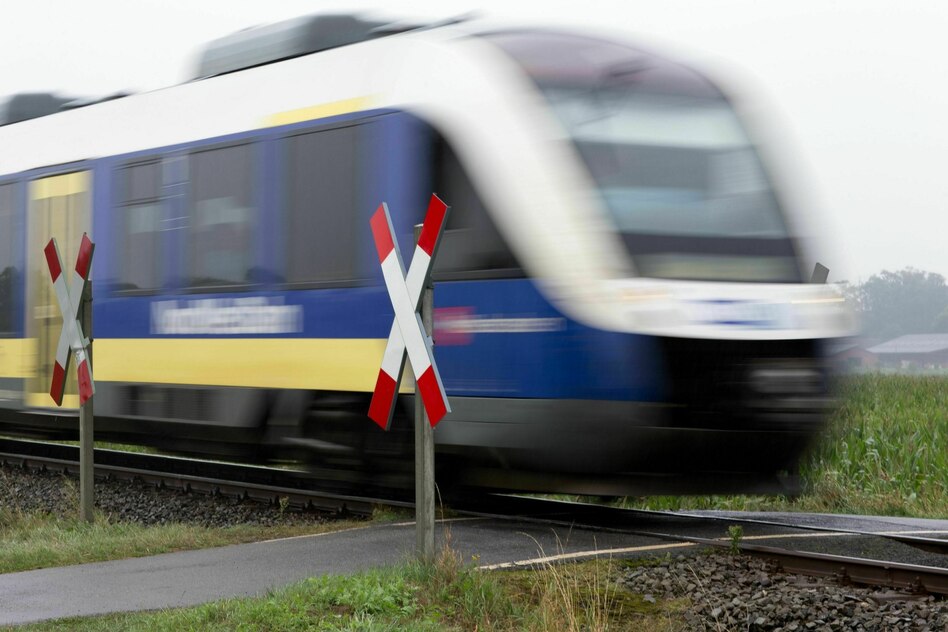 Ungleiche Förderung: Sprit wird billiger, Deutschlandticket teurer