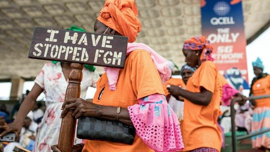 Genitalverstümmelung in Gambia: Wider die Rasierklinge