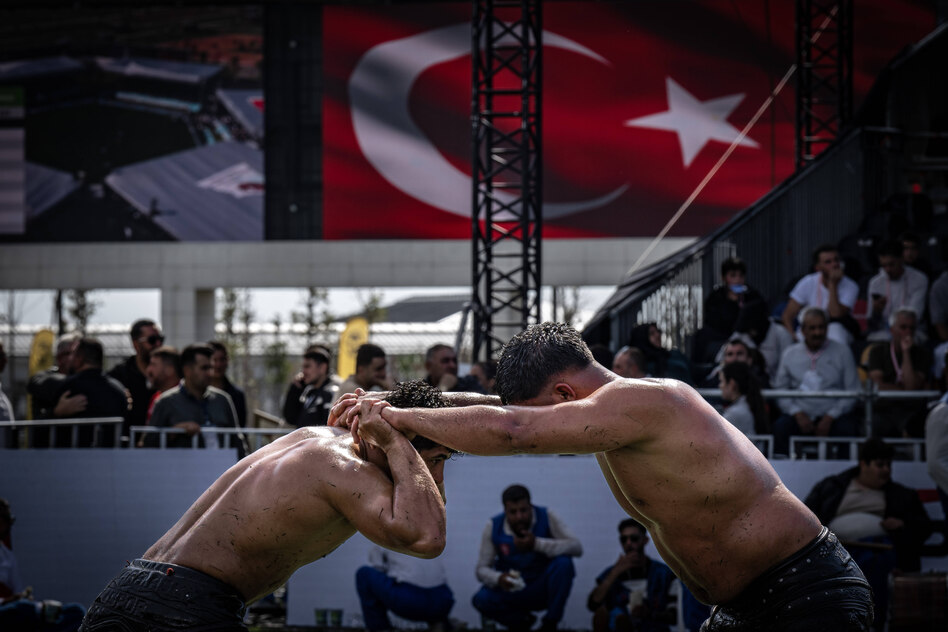 Ölwrestling in der Türkei: Gut geölte Männer