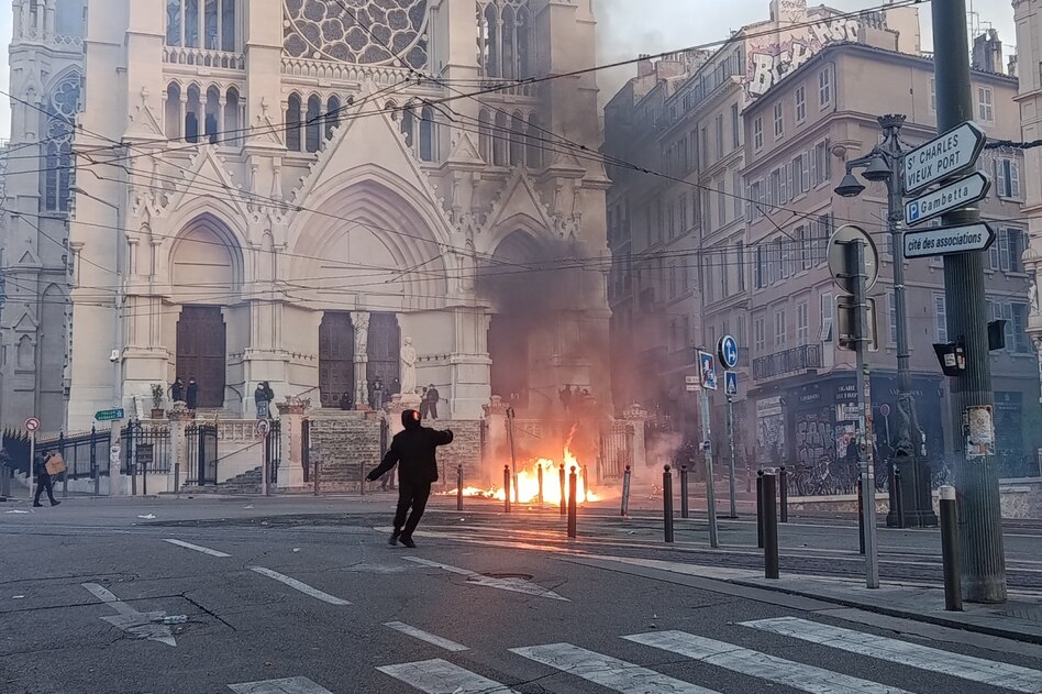 Proteste in Frankreich: Tanzen, Tränengas, Barrikaden