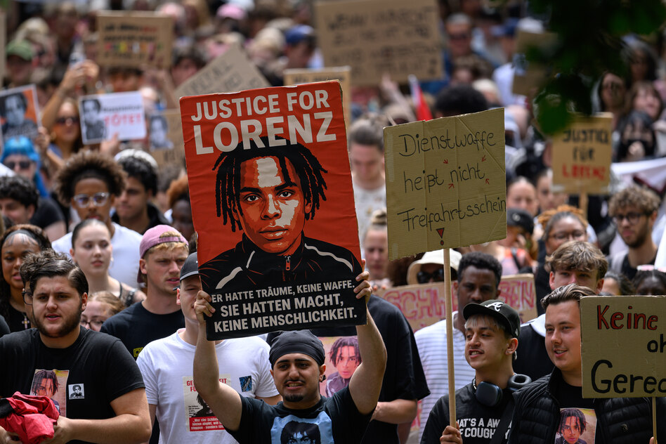 Prozess wegen Tod von Lorenz A.: Polizeipsychologe soll Notwehr-Frage begutachten