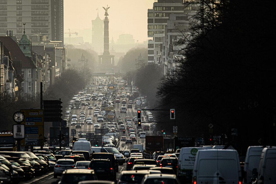 Zukunft der E-Mobilität: Grüne fürchten rechte Verbrenner-Koalition